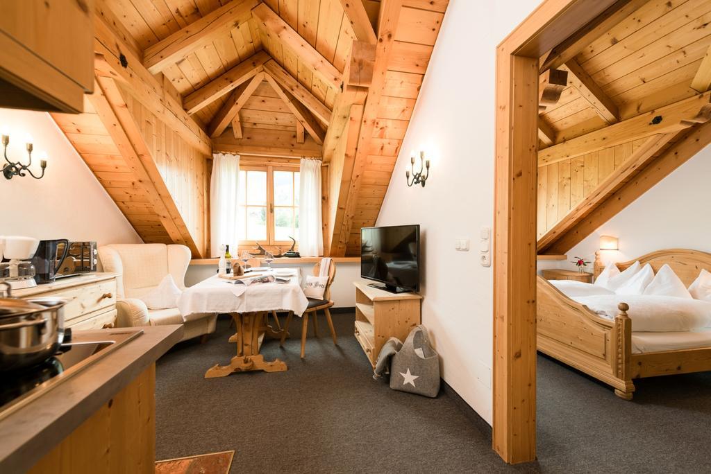 Ansitz Wirtsgut - Familienappartements In Den Bergen Леоганг Экстерьер фото